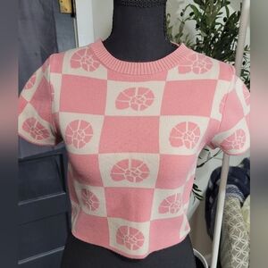 Luna Ivy Pink Patterned Shell Cropped Women's Short Sleeve Sweater Beach Seaside